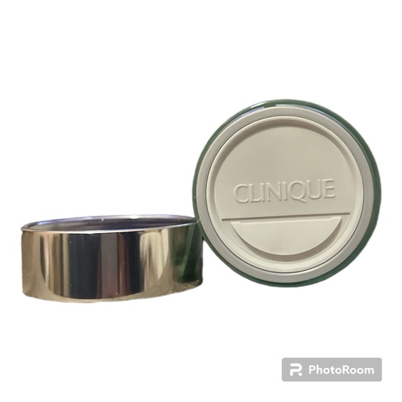 Clinique SuperDefense SPF 20 Very Dry to Dry Combination Skin. - Picture 2 of 2